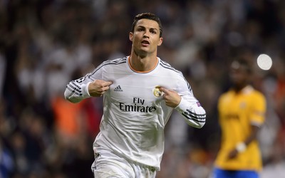 熊猫电竞动态-中场节拍器掌控比赛