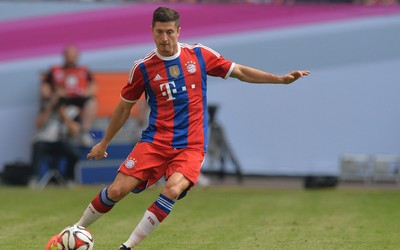 熊猫电竞热评-伊朗队更衣室内讧曝光队长摔球衣